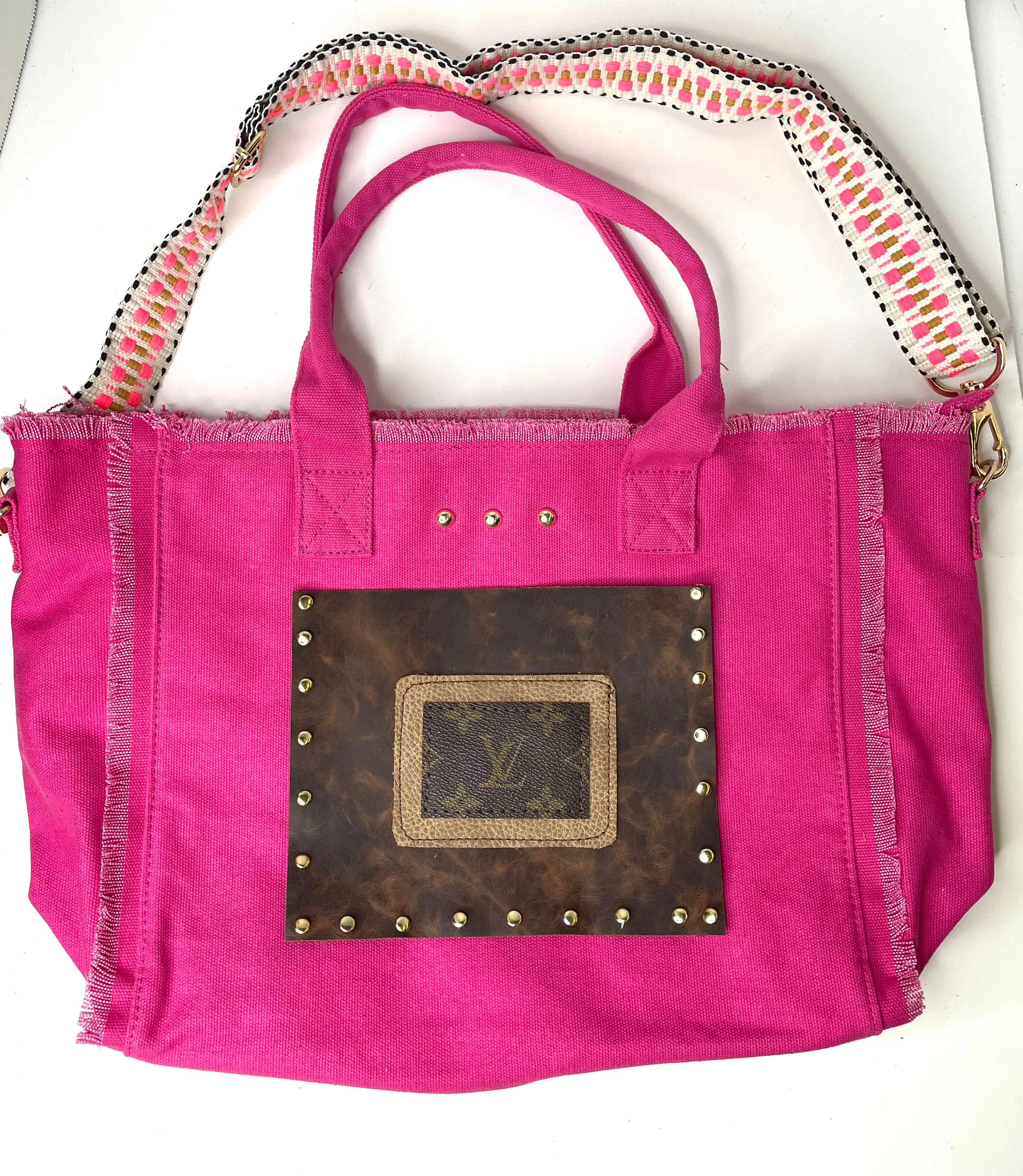 Frayed Edge Tote/Crossbody in pink zipper closure